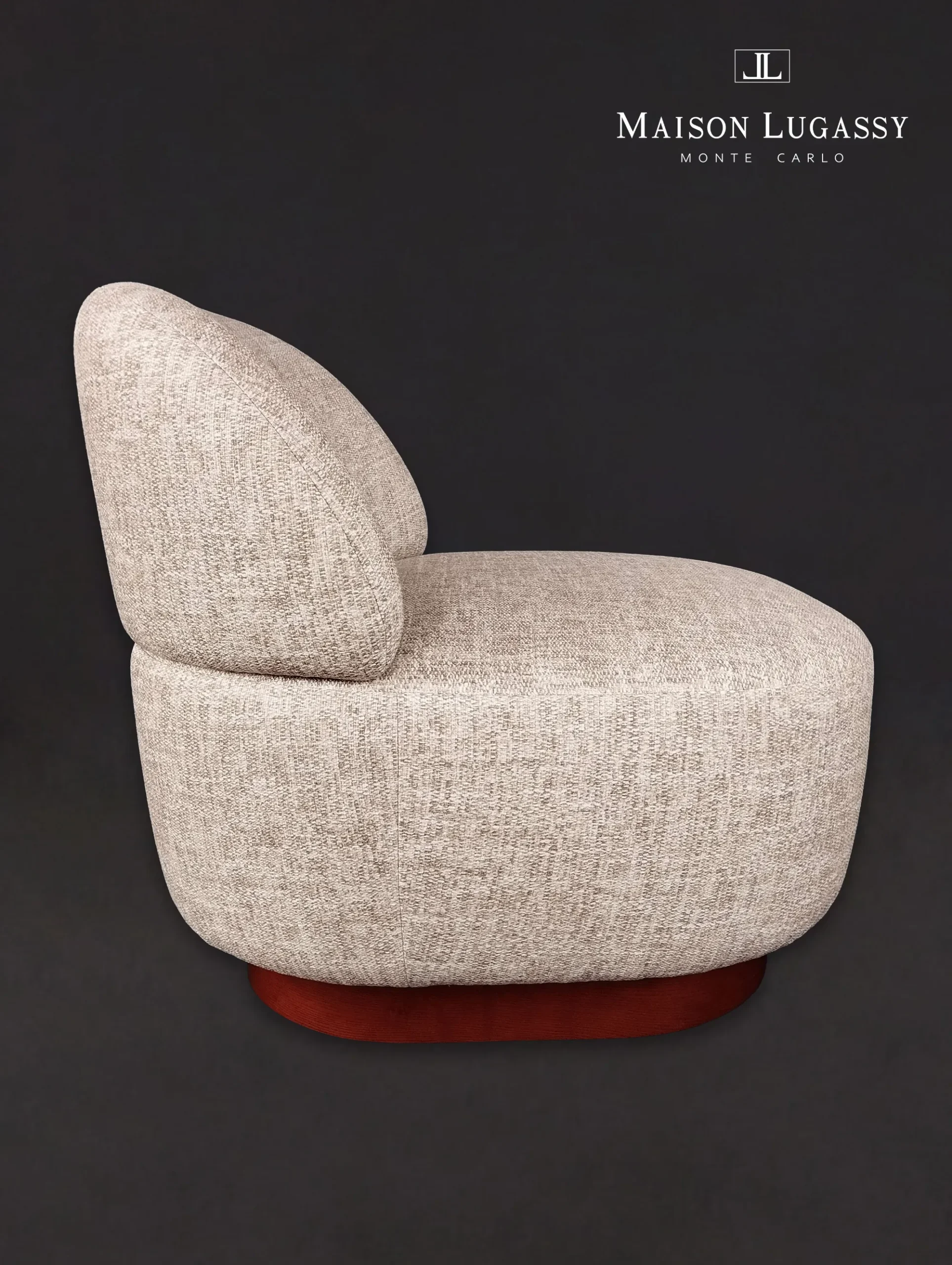 Pouf "Princesse" vue de profil avec piètement en bois vue de côté